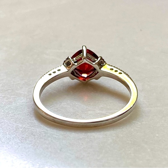 BRAND NEW Garnet Diamond Ring, 10k White Gold, Sz 7 - Picture 10 of 11